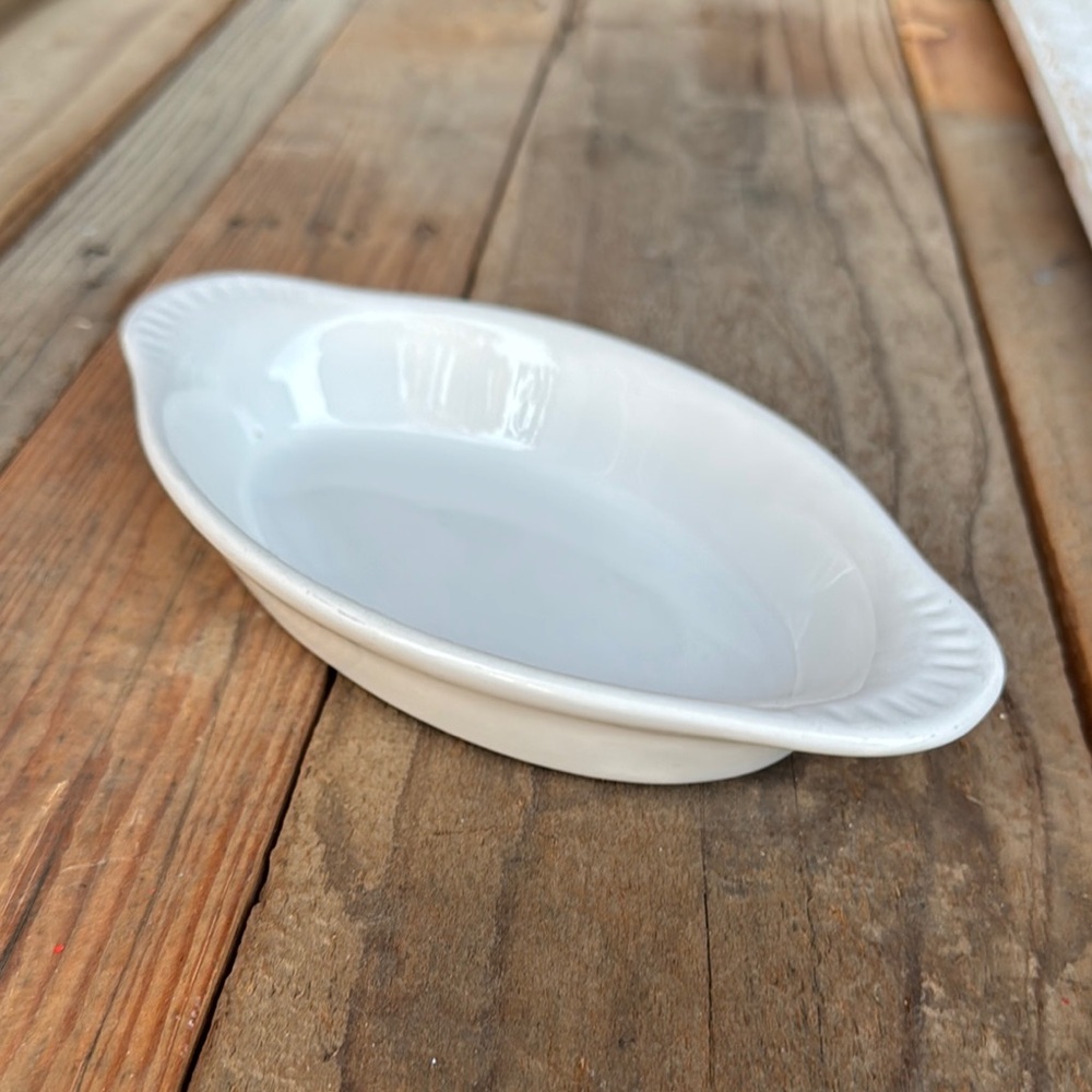 Tuxton oval china serve bowl
WHITE - WELSH RAREBIT